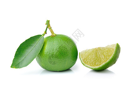 白色背景上孤立的新鲜石灰水果青柠绿色叶子食物活力柠檬工作室图片
