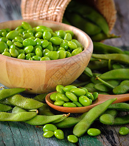 桌上的木碗中的绿豆豆黄豆食物美食大豆营养豆子白色纤维绿色饮食图片