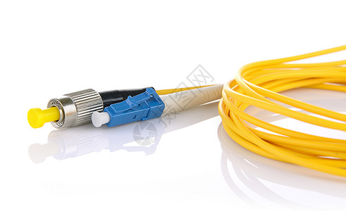 白色背景上分离的光纤电缆玻璃连接器激光技术光学数据绳索电脑网络互联网图片