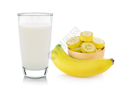 白色背景上隔绝的玻璃牛奶和香蕉果汁饮食黄色饮料水果营养甜点食物图片