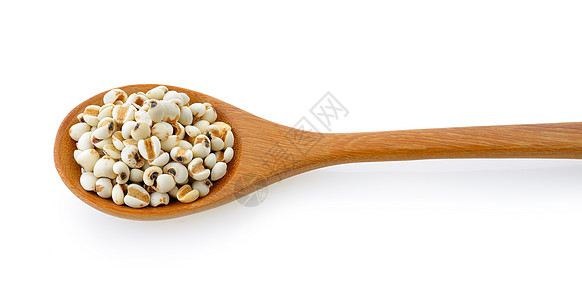 在白色背景上孤立的木勺小米饮食美食蔬菜珍珠食物勺子种子粮食饲料营养图片
