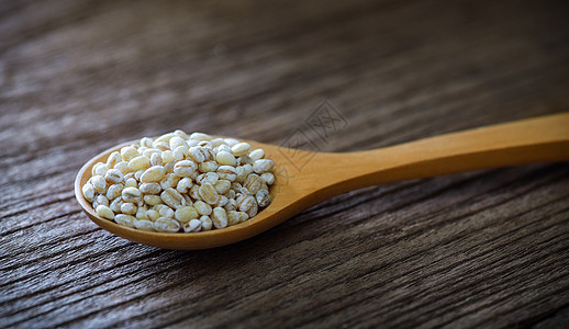 以木勺为珠子大麦食物营养白色健康珍珠粮食解雇勺子种子谷物图片