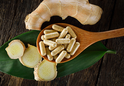 姜根和胶囊草本植物蔬菜香料棕色食物药品叶子文化味道营养图片