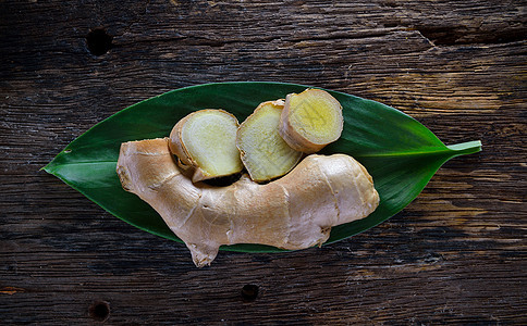 木头上的姜根植物食物棕色蔬菜香料营养药品草本植物烹饪美食图片