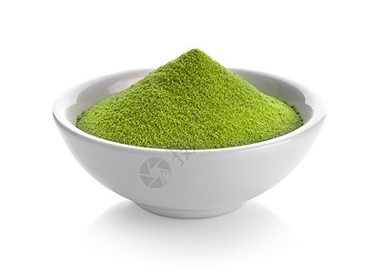 白色背景的碗中的绿茶粉文化仪式饮料抹茶粉末食物草本粉状健康背景图片