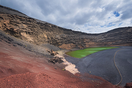 卡纳州兰萨罗特的火山绿湖图片