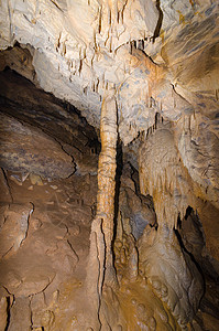 洞穴中的形成入口旅行岩石游客岩溶勘探隧道地面旅游石头图片