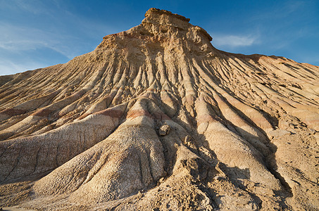 西班牙纳瓦拉的荒漠风景 拜德拉斯里耶斯旱地悬崖侵蚀砂岩干旱太阳荒地地质学公园裂缝图片