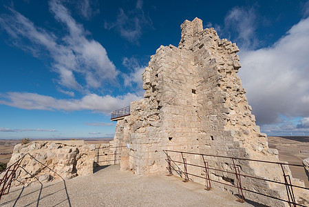 西班牙布尔戈斯省卡斯特里兹古代中世纪城堡的废墟遗产乡村入口村庄历史性岩石建筑建筑学历史爬坡图片