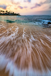 Kauai夏威夷海滩日落海浪太阳热带游客海洋旅行支撑运动岛屿天空图片