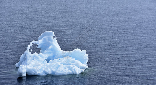 冰在海洋上生存冒险蓝色勘探天空寒冷零度释放冰点漂浮图片