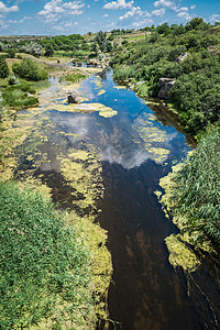 乌克兰Aktovsky峡谷的河流 小河中的大岩石风景爬坡大理石悬崖森林林地环境旅游戏剧性木头图片