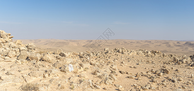 沙漠地貌自然景观和旅游游客远足旅行沙漠山脉假期背景图片