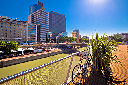 维也纳市Dandube河水边观点天空城市建筑学街道地标旅游游客帝国全景建筑图片