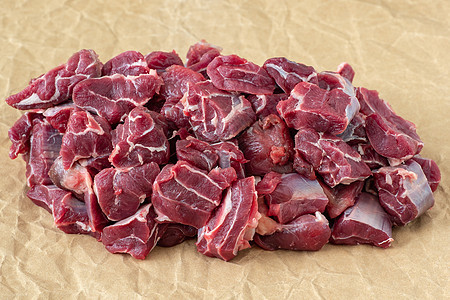 木制桌上的生肉美食肌肉桌子红色食物厨房烹饪木板产品图片