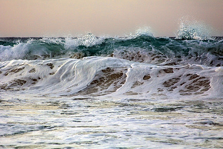 西西伯里海风暴天气热带海岸线日落冲浪断路器蓝绿色海洋波浪背景图片