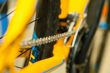 紧张中的自行车链水平合金机器技术物体车辆设备车轮金属宏观图片