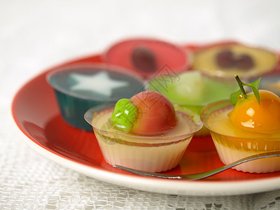 多彩多彩的椰子果冻泰国甜点艺术水果美食小吃手工绿色椰子白色食物热带图片