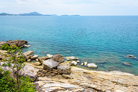 Koh Samui的岩石海岸线和海海景波纹环境地平线热带海洋蓝色支撑石头场景图片