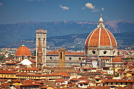 佛罗伦萨屋顶和圣玛丽亚德尔菲奥雷或杜姆大教堂雕像游客全景圆顶建筑石头城市历史性旅游旅行图片