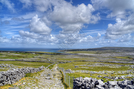 爱尔兰阿拉兰群岛海洋石头村庄海岸岩石图片