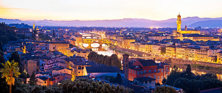 佛罗伦萨市景色全景建筑学地标历史蓝色街道旅游日落正方形城市游客图片