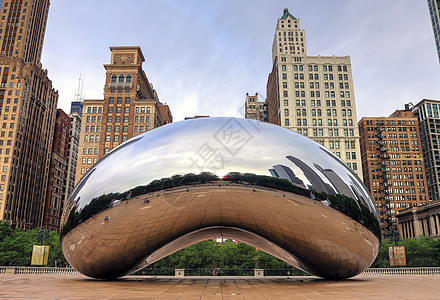 伊利诺伊州芝加哥云门地标城市游客雕塑景观摩天大楼反射旅游全景镜子图片
