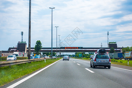 A1 克罗地亚从萨格勒布至斯普利特和亚得里亚海公路蓝色建筑学小时汽车车辆城市化出口道路地平线驾驶图片