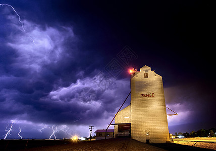 加拿大闪电风暴活力草原力量危险戏剧性天空风景夜景螺栓天气图片