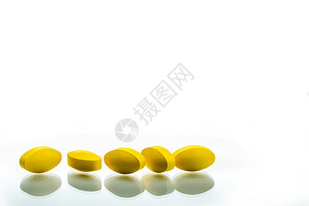 黄色椭圆形药丸 白色背景有阴影 有漂亮的创意图案和文本复制空间 轻度至中度疼痛管理 止痛药图片