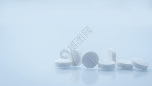 颗白色圆形药丸隔离在白色背景上 具有美丽而独特的图案和复制空间 全球医疗保健概念 药房药店的背景 医药行业图片