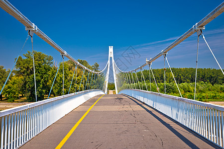 Osijek的德拉瓦河行人桥图片