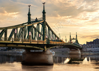 灯笼布达佩斯自由桥吸引力建筑首都场景日落运输阳光旅行日出交通背景