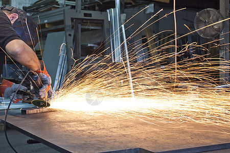 金属研磨制造火焰车轮技术磨床安全工作制造业焊机工人图片