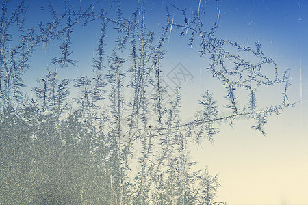 寒冷的冬天 窗户上结了霜图片