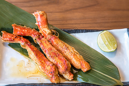 烤焦蟹盘子螃蟹美食黄油烧烤食物用餐国王海鲜炙烤图片