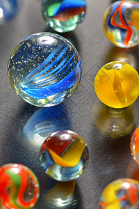 不同的玻璃球地球娱乐工作室收藏品内衬大理石玩具墙纸反射宝珠图片