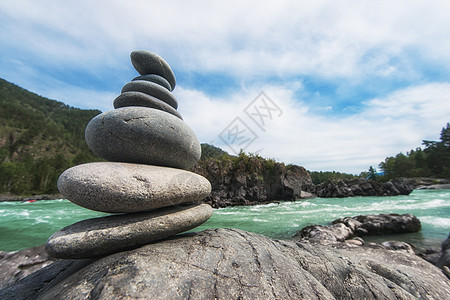 阿尔泰山的卡吞河国家风景卡通岩石石头蓝色山脉生态公园森林图片