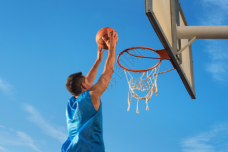 街头篮球运动员在法庭上露堂表演的篮球运动员分数力量玩家行动扣篮高手操场国家活力灌篮图片