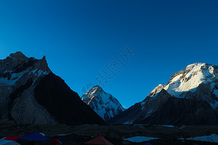 K2是世界第二高山 巴基斯坦卡拉库鲁姆山脉顶峰首脑戏剧性冰川背包荒野登山风景碎石蓝色图片