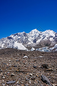 K2和巴基斯坦卡拉科鲁姆山Concordia的宽峰K2和Broad Peak高山天空戏剧性背包冰川顶峰风景蓝色登山旅游图片