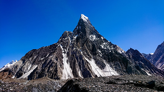 Mitre峰值在卡拉科拉姆山脉 日落时见于巴基斯坦K2 K2基地营地Concordia难民营冰川天空晴天崎岖旅行碎石蓝色高山顶峰图片