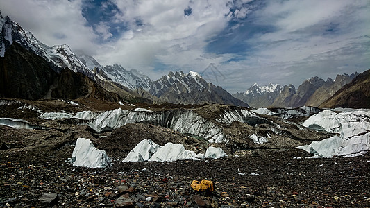 K2和巴基斯坦卡拉科鲁姆山Concordia的宽峰K2和Broad Peak蓝色风景情绪旅行崎岖顶峰首脑石头冰川天空图片