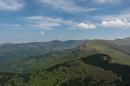 查看塞尔维亚东南部的山丘风景岩石松树森林蓝色季节顶峰天空山脉日落图片