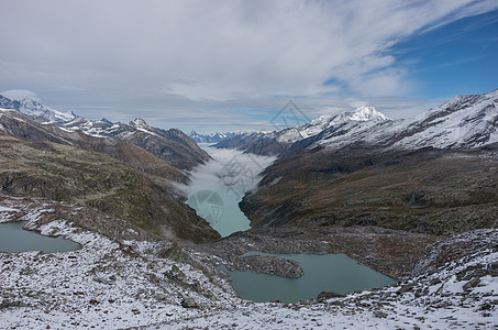 查看南瑞士阿尔卑斯山的Saas Feel附近的Sausee湖雕像运动金子顶峰软件风景蓝色登山者步骤首脑图片