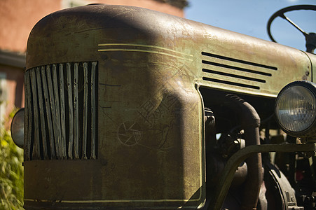 旧的老生锈拖拉机飞行灯笼生活机械农村标准农业引擎格栅转向轮图片