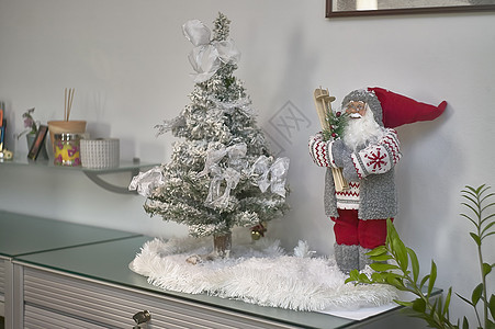 办公室装饰圣诞装饰品的图片