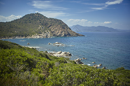 撒丁岛的海岸线支离破碎绿色自然天堂假期天空灌木海洋海岸太阳蓝色图片