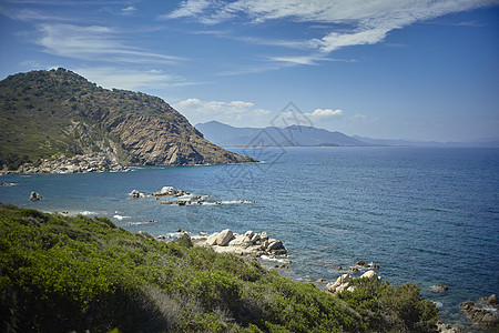 俯视地中海海的山岳海岸远足蓝色太阳自然植被鹅卵石悬崖假期灌木图片