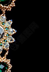 手工制作的饰品由宏中的珠子制成 白色珠子的耳环 石头制成的耳环配饰女性配件艺术装饰装饰品宝石珠宝商业礼物图片